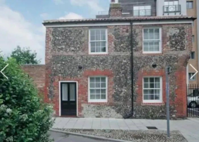 Detached Pet Friendly Cottage, 1 Parking Space